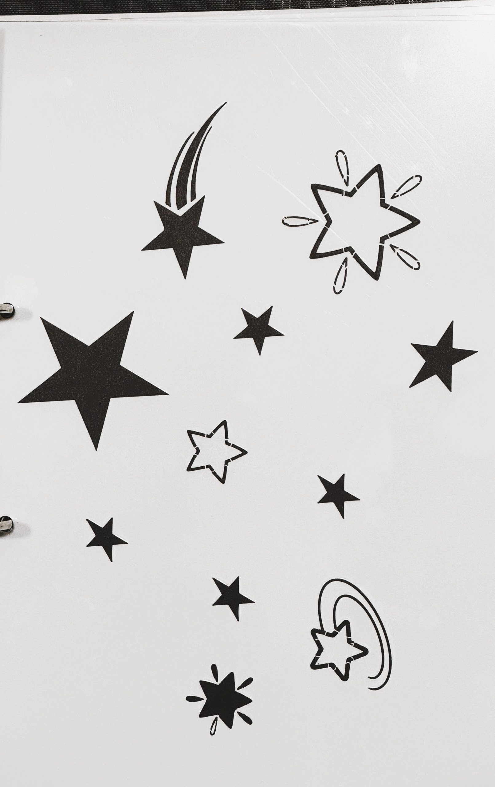 Simple and elegant stars stencil for decoration